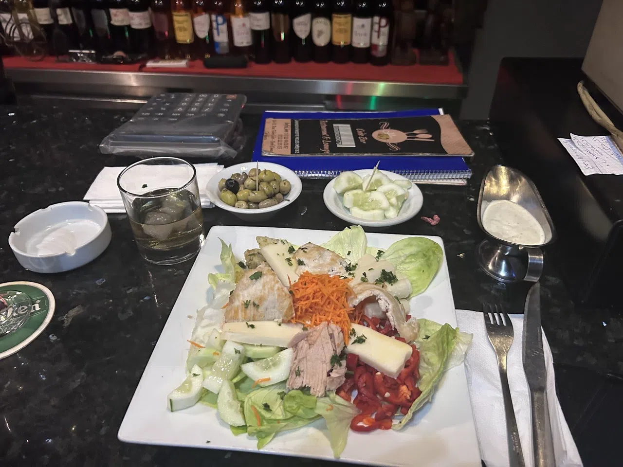 De stad die praat boven een kop koffie: Casablanca's cafécultuur en de kunst van de middag